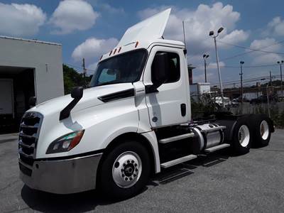 Freightliner Cascadia 126 Day Cab Truck - 450HP, 12 Speed Automatic