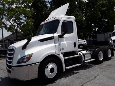 Freightliner Cascadia 126 Day Cab Truck - 450HP, 12 Speed Automatic