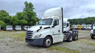Freightliner Cascadia 126 Day Cab Truck - 400HP, 12 Speed Automatic