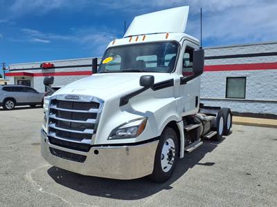 Freightliner Cascadia 126 Day Cab Truck - 455HP, 12 Speed Automatic