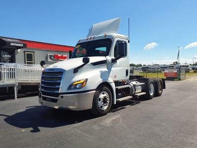Freightliner Cascadia 126 Day Cab Truck - 455HP, 12 Speed Automatic