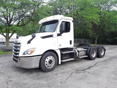 Freightliner Cascadia 126 Day Cab Truck - 450HP, 10 Speed Manual