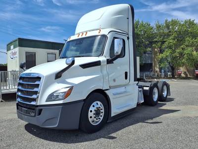 Freightliner Cascadia 126 Day Cab Truck - 455HP, 12 Speed Automatic
