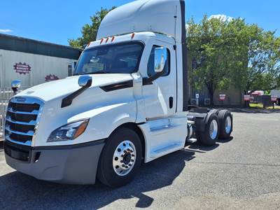 Freightliner Cascadia 126 Day Cab Truck - 455HP, 12 Speed Automatic
