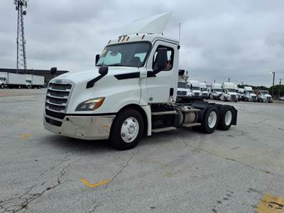Freightliner Cascadia 126 Day Cab Truck - 450HP, 12 Speed Automatic