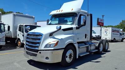 Freightliner Cascadia 126 Day Cab Truck - 455HP, 12 Speed Automatic
