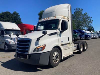 Freightliner Cascadia 126 Day Cab Truck - 455HP, 12 Speed Automatic