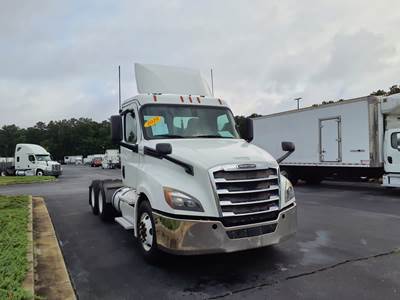 Freightliner Cascadia 126 Day Cab Truck - 450HP, 12 Speed Automatic
