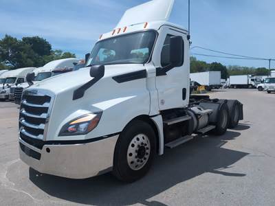 Freightliner Cascadia 126 Day Cab Truck - 450HP, 10 Speed Automatic