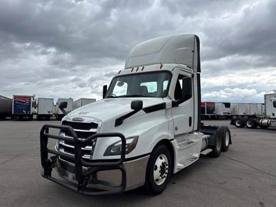 Freightliner Cascadia 126 Day Cab Truck - 450HP, 10 Speed Manual