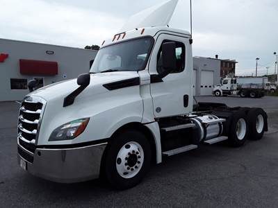 Freightliner Cascadia 126 Day Cab Truck - 455HP, 12 Speed Automatic
