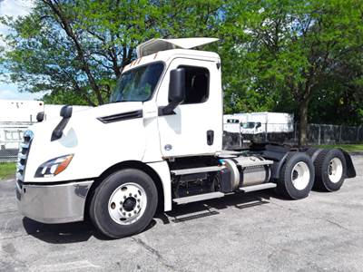 Freightliner Cascadia 126 Day Cab Truck - 455HP, 12 Speed Automatic