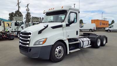 Freightliner Cascadia 126 Day Cab Truck - 455HP, 12 Speed Automatic