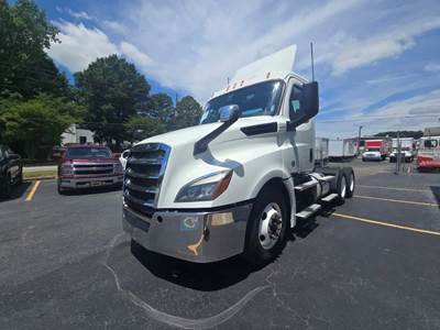 Freightliner Cascadia 126 Day Cab Truck - 455HP, 12 Speed Automatic