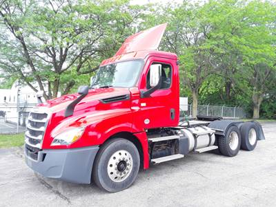 Freightliner Cascadia 126 Day Cab Truck - 500HP, 18 Speed Manual