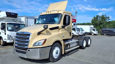 Freightliner Cascadia 126 Day Cab Truck - 450HP, 12 Speed Automatic