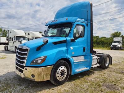 Freightliner Cascadia 126 Single Axle Day Cab Truck - 410HP, 12 Speed Automatic
