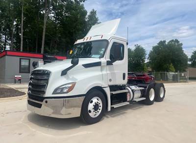Freightliner Cascadia 126 Day Cab Truck - 450HP, 12 Speed Automatic