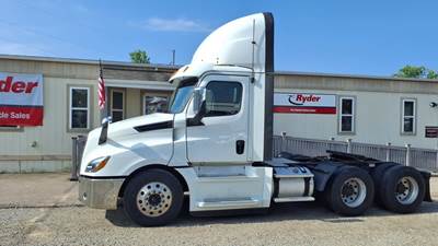 Freightliner Cascadia 126 Day Cab Truck - 450HP, 12 Speed Automatic