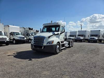 Freightliner Cascadia 126 Day Cab Truck - 455HP, 10 Speed Manual