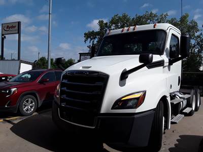 Freightliner Cascadia 126 Day Cab Truck - 455HP, 10 Speed Manual