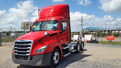 Freightliner Cascadia 126 Day Cab Truck - 450HP, 12 Speed Automatic