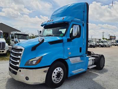 Freightliner Cascadia 126 Single Axle Day Cab Truck - 410HP, 12 Speed Automatic