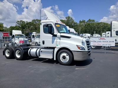 Freightliner Cascadia 126 Day Cab Truck - 450HP, 12 Speed Automatic