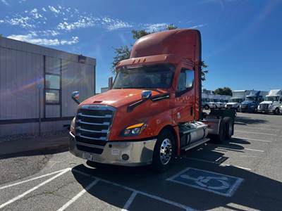 Freightliner Cascadia 126 Day Cab Truck - 505HP, 12 Speed Automatic