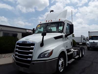 Freightliner Cascadia 126 Day Cab Truck - 450HP, 12 Speed Automatic