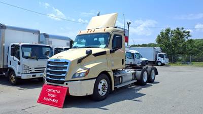 Freightliner Cascadia 126 Day Cab Truck - 450HP, 12 Speed Automatic