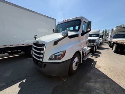 Freightliner Cascadia 126 Day Cab Truck - 455HP, 12 Speed Automatic
