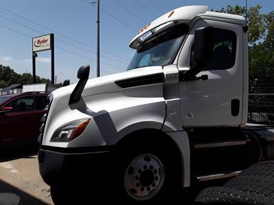 Freightliner Cascadia 126 Day Cab Truck - 450HP, 12 Speed Automatic