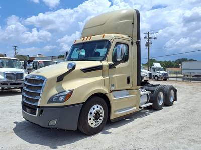 Freightliner Cascadia 126 Day Cab Truck - 455HP, 12 Speed Automatic