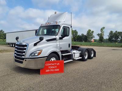 Freightliner Cascadia 126 Day Cab Truck - 455HP, 10 Speed Manual