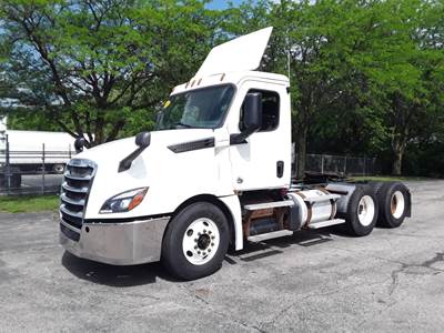 Freightliner Cascadia 126 Day Cab Truck - 455HP, 12 Speed Automatic