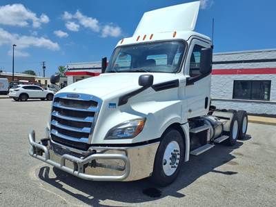 Freightliner Cascadia 126 Day Cab Truck - 450HP, 12 Speed Automatic