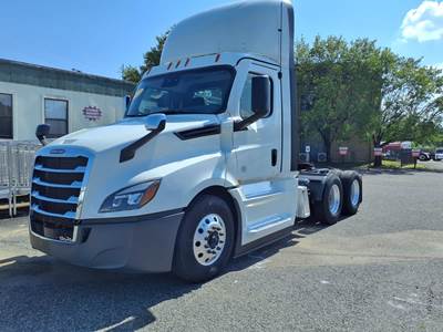 Freightliner Cascadia 126 Day Cab Truck - 455HP, 12 Speed Automatic