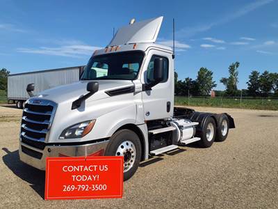 Freightliner Cascadia 126 Day Cab Truck - 455HP, 10 Speed Manual