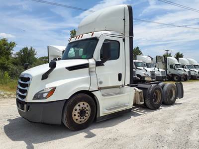 Freightliner Cascadia 126 Day Cab Truck - 400HP, 12 Speed Automatic