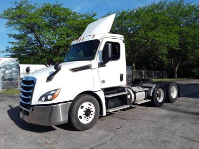 Freightliner Cascadia 126 Day Cab Truck - 450HP, 12 Speed Automatic