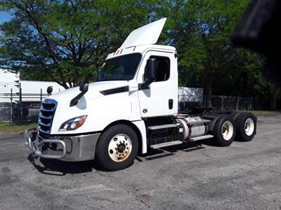 Freightliner Cascadia 126 Day Cab Truck - 450HP, 12 Speed Automatic