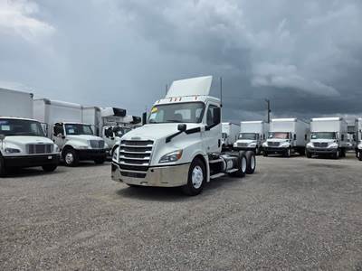 Freightliner Cascadia 126 Day Cab Truck - 450HP, 12 Speed Automatic