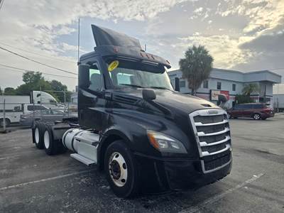 Freightliner Cascadia 126 Day Cab Truck - 450HP, 12 Speed Automatic