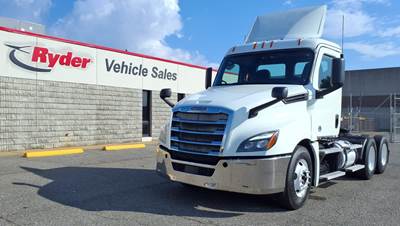 Freightliner Cascadia 126 Day Cab Truck - 455HP, 12 Speed Automatic