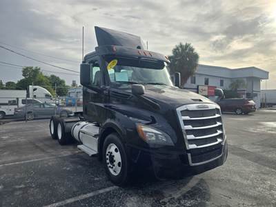 Freightliner Cascadia 126 Day Cab Truck - 450HP, 12 Speed Automatic