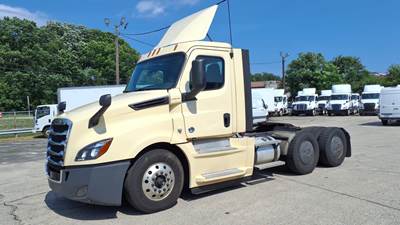 Freightliner Cascadia 126 Day Cab Truck - 450HP, 12 Speed Automatic