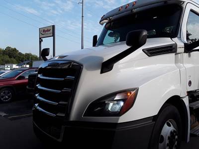 Freightliner Cascadia 126 Day Cab Truck - 450HP, 12 Speed Automatic