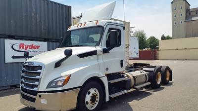 Freightliner Cascadia 126 Day Cab Truck - 450HP, 13 Speed Manual