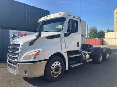 Freightliner Cascadia 126 Day Cab Truck - 505HP, 12 Speed Automatic